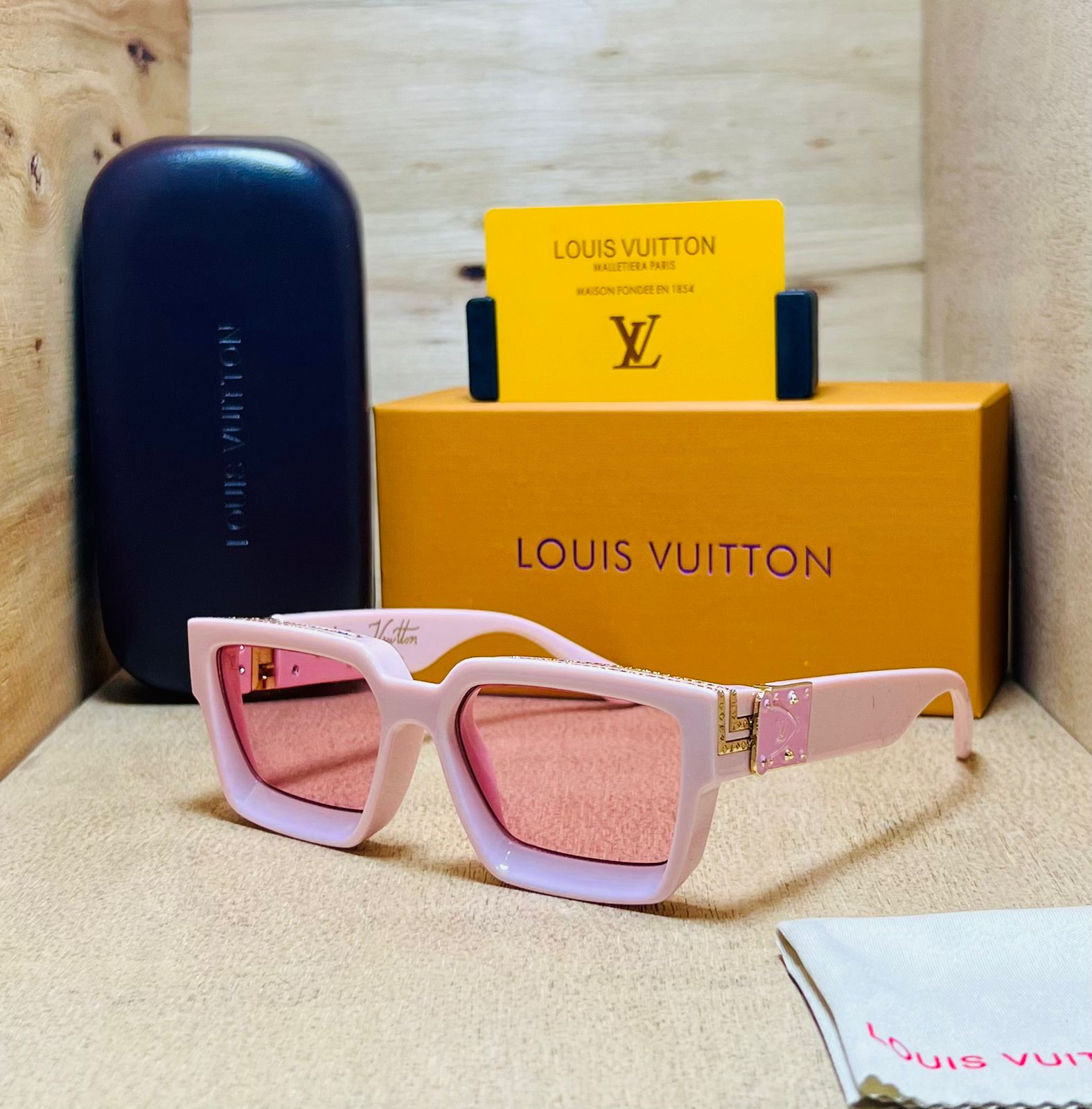 L.V NEW COLOR TRENDY SUNGLASSES UNISEX