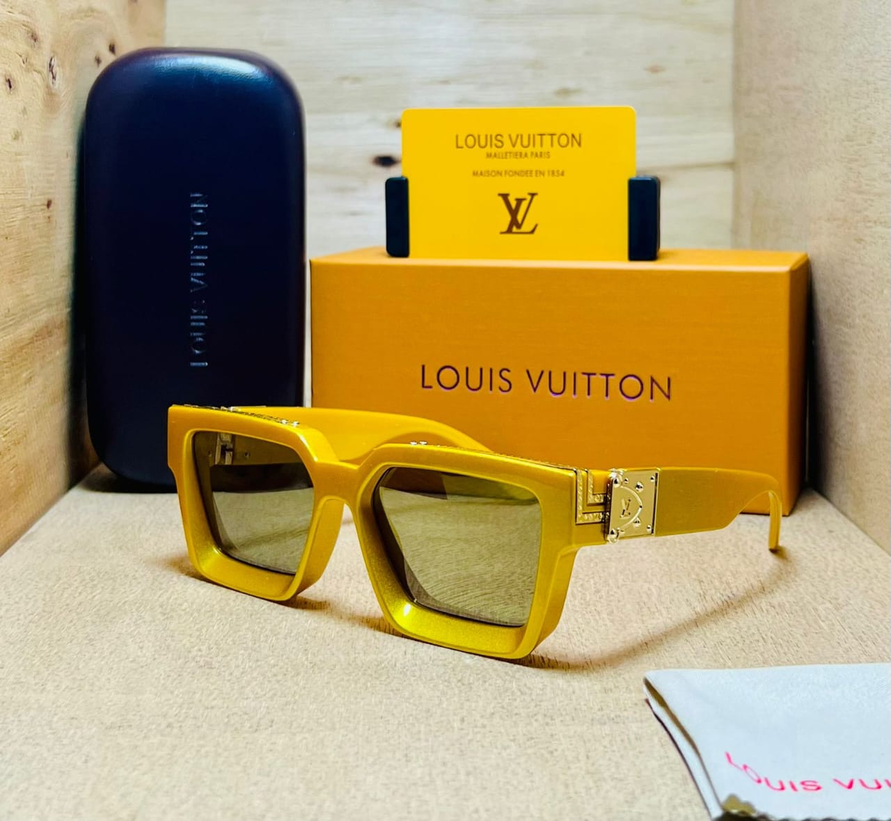 L.V NEW COLOR TRENDY SUNGLASSES UNISEX