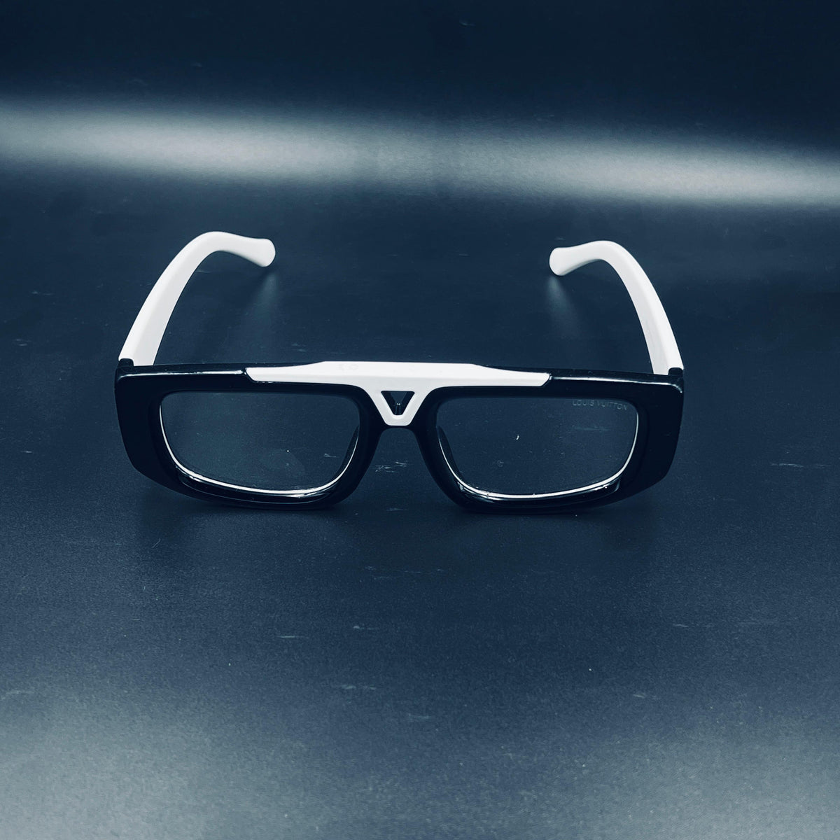 L.V. PURE WHITE/BLACK SUNGLASSES