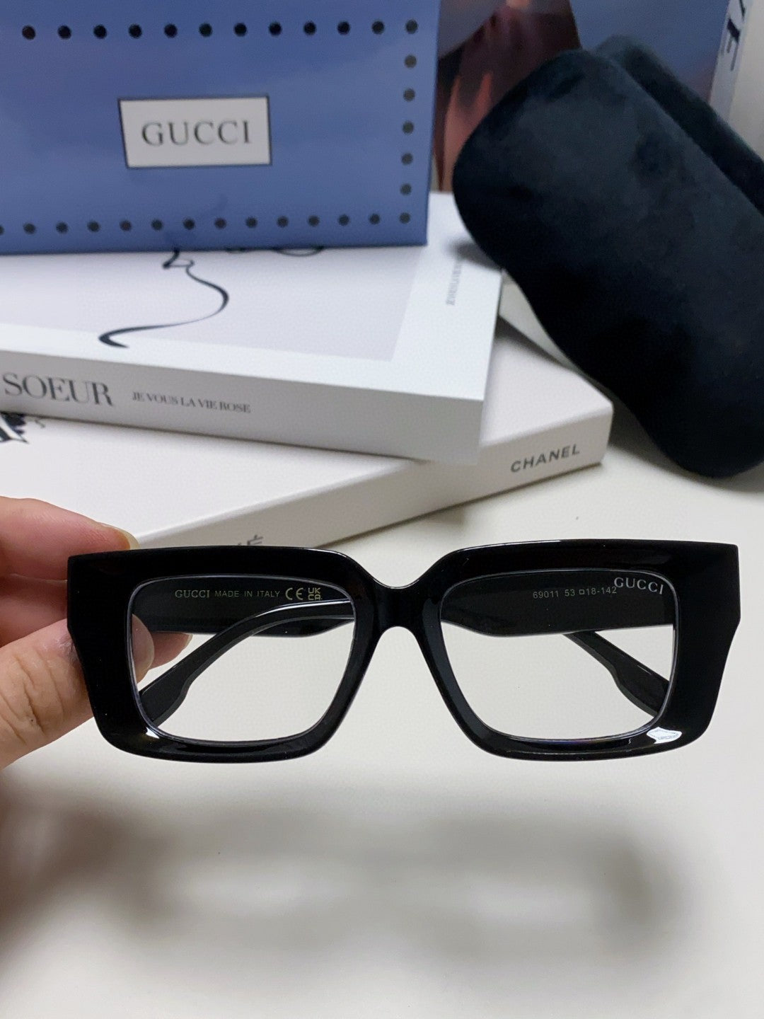 GUCHI GLASSES THICK FRAME 69011
